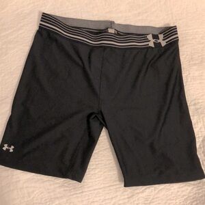 Womens UA Under Armour Heatgear long short 7” size Large